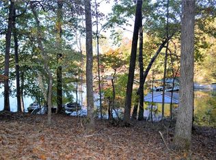 112 Cedar Bluff Ct, Six Mile, SC 29682