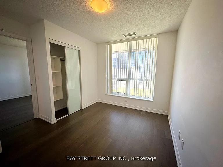 255 Village Green Sq #401 — Photo 7