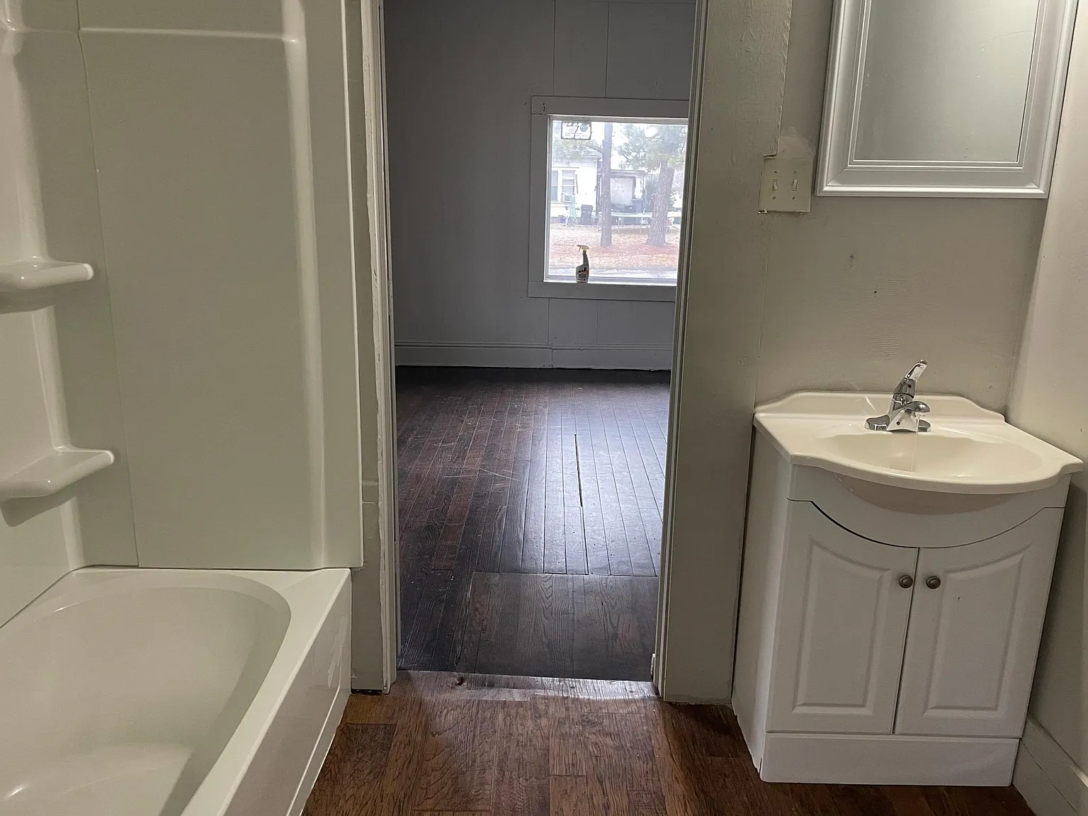 901 Boston St — Photo 4