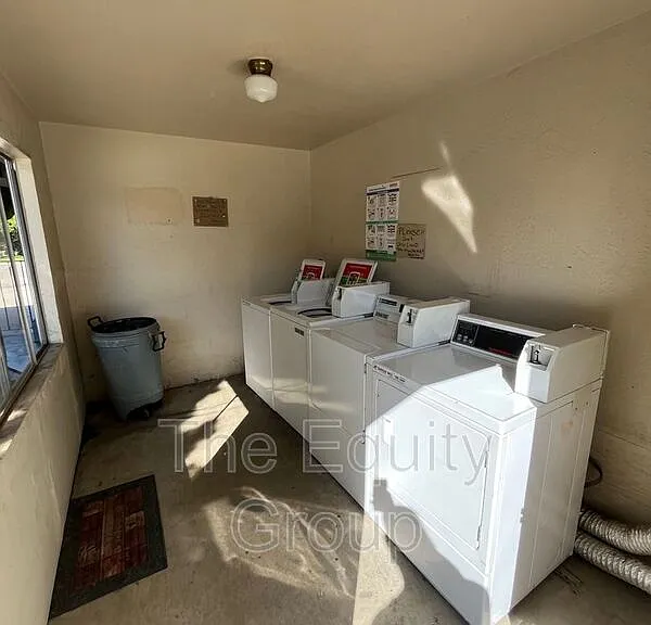 258 N G St #12 — Photo 9