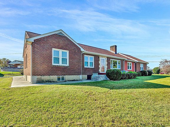 2nd image of 2601 Lindenwood Dr