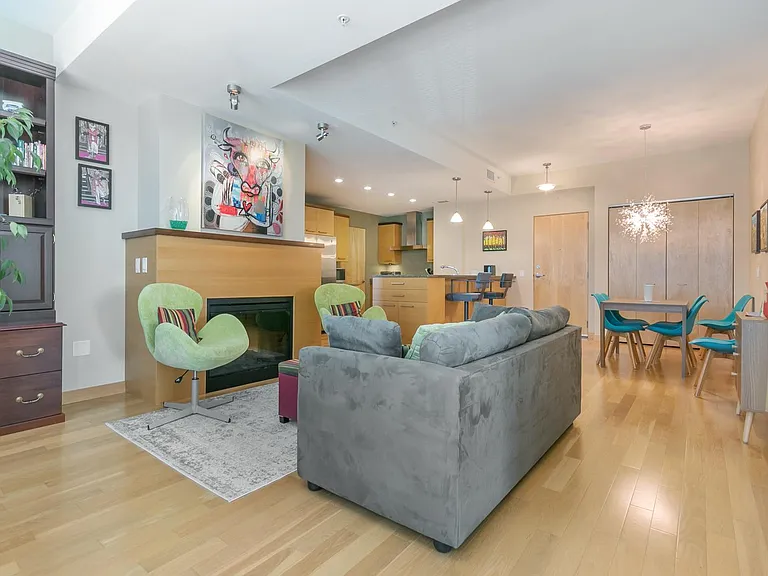 309 W Washington Ave #401 — Photo 22