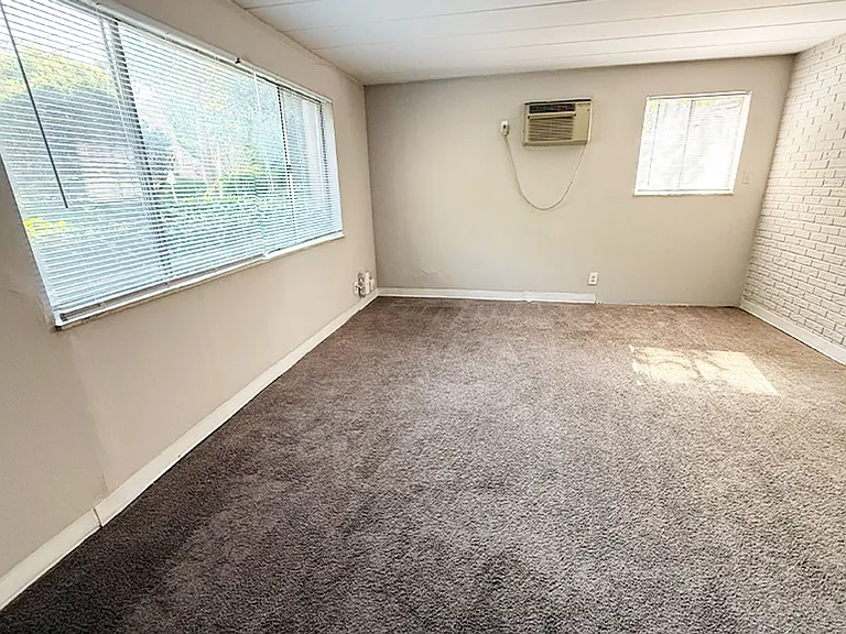 331 Shiloh St — Photo 5