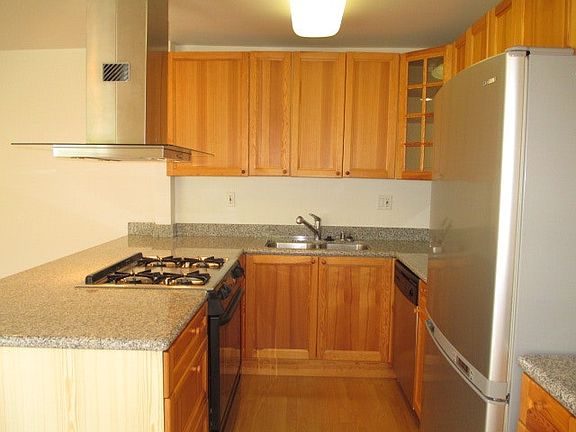 3rd image of 1930 N Vermont Ave APT 202