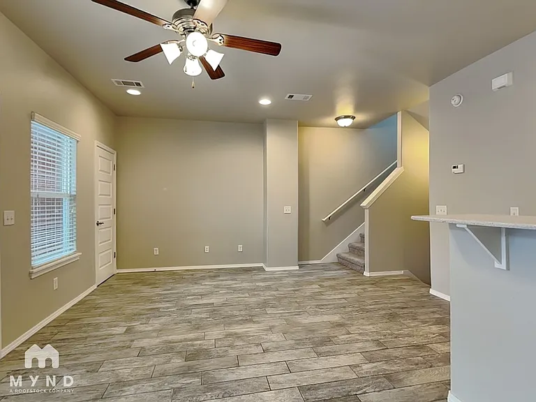 138 E Sycamore St #138 — Photo 2