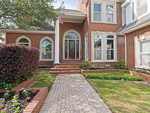 3rd image of 32 Victoria Dr