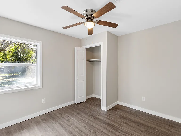 225 Etta St — Photo 17