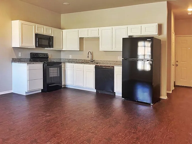 11800 N Western Ave — Photo 33