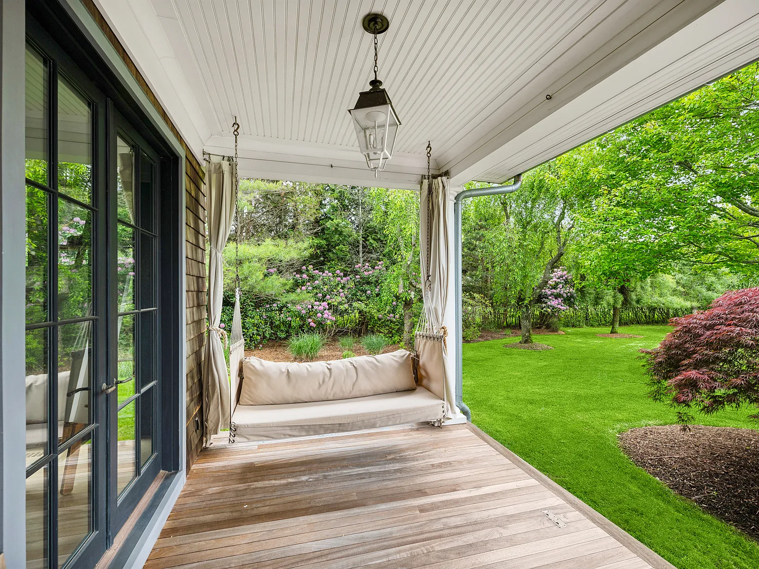 A Refined Summer Retreat — Photo 4