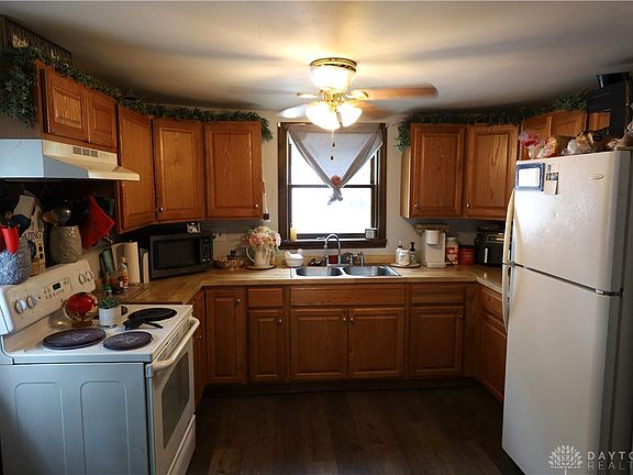 4th image of 107 N Miami St
