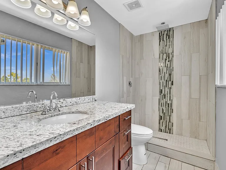 3417 NW 44th St #101 — Photo 36