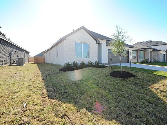 3rd image of 22827 Castello Lakes Dr