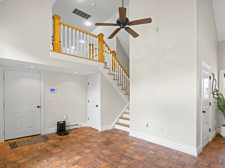 27 Ringwood Ln — Photo 8