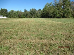 W Cherry St, Herrin, IL 62948