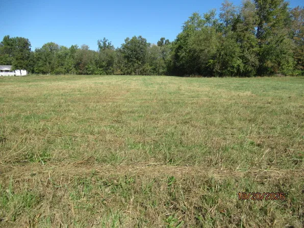 W Cherry St, Herrin, IL 62948
