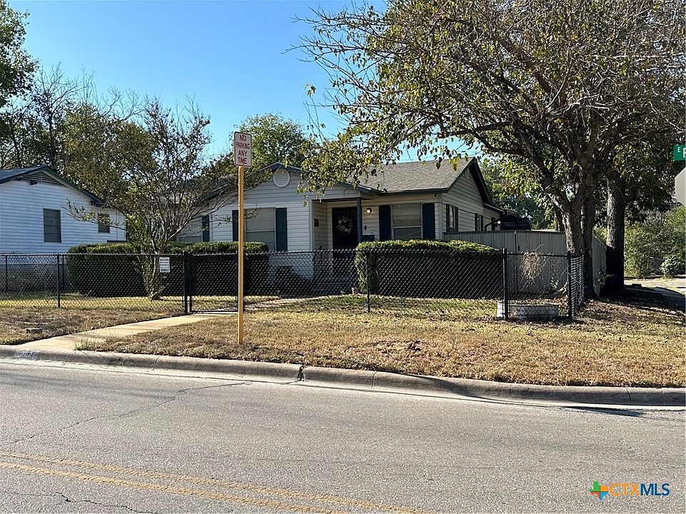 1st image of 302 E Fowler Ave