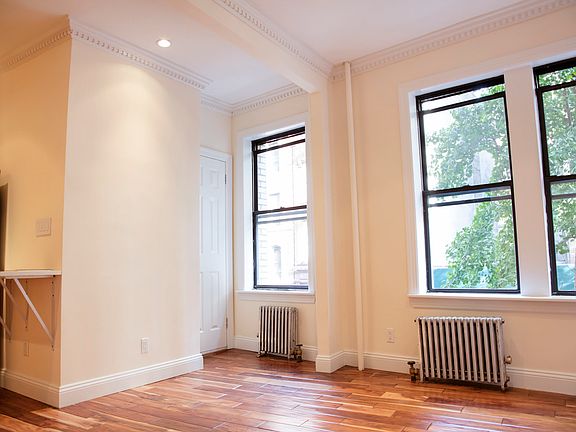 4th image of 100 Christopher St #2C