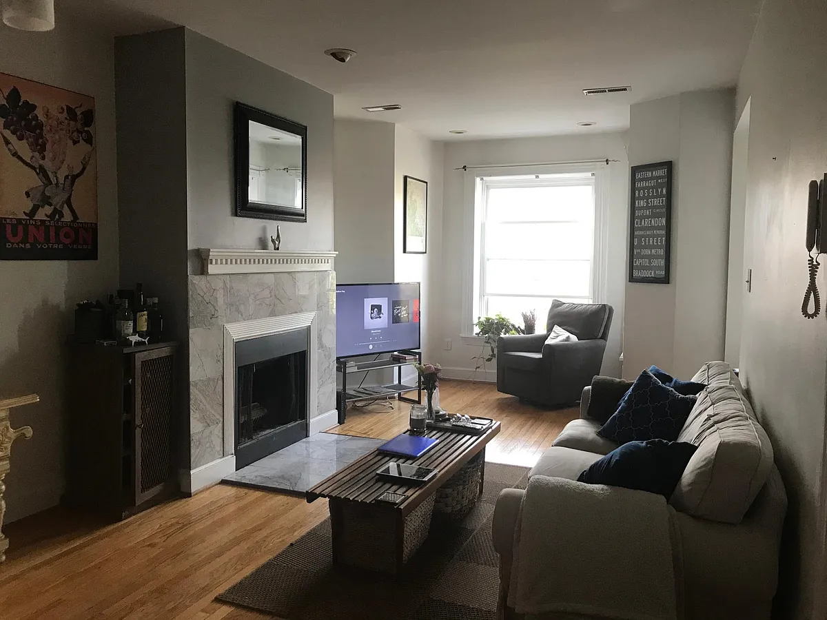 Living Room - 1445 E Capitol St SE #2