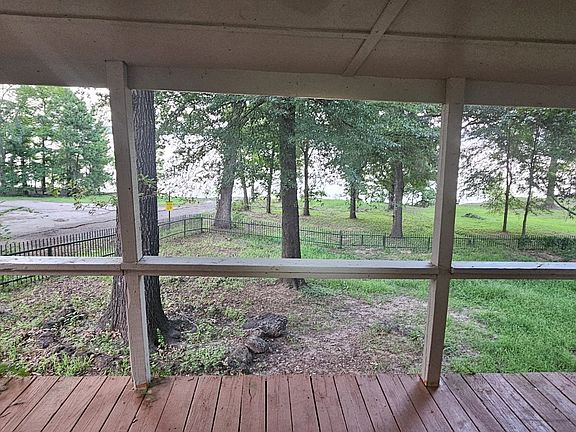 4th image of 400 Lake Dr