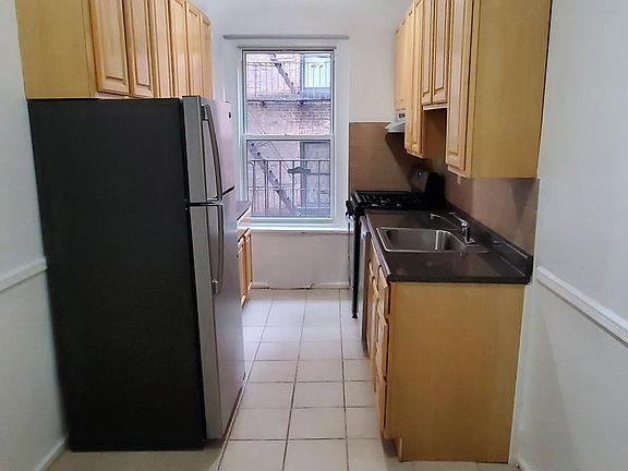 3rd image of 1565 Thieriot Ave #B