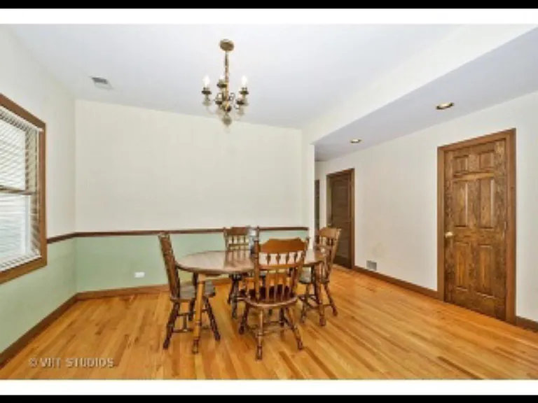 1126 W Roscoe St — Photo 9