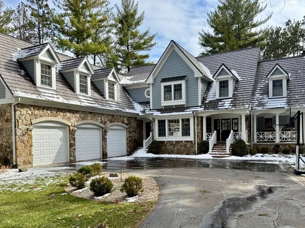 35 Deverell Dr, North Barrington, IL 60010