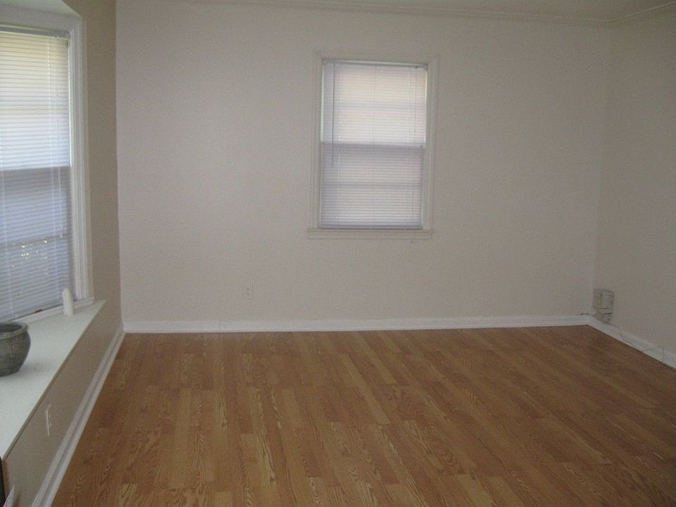 2nd image of 1532 Steele St