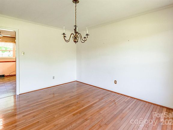 5th image of 3327 Gardner Park Dr