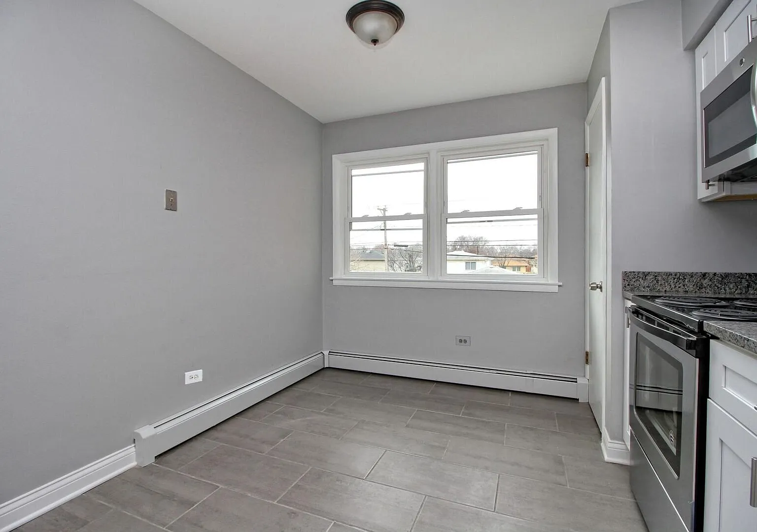 Modern 2-Bed, 1-Bath Apartment in Prime Oak Lawn Location! — Photo 4