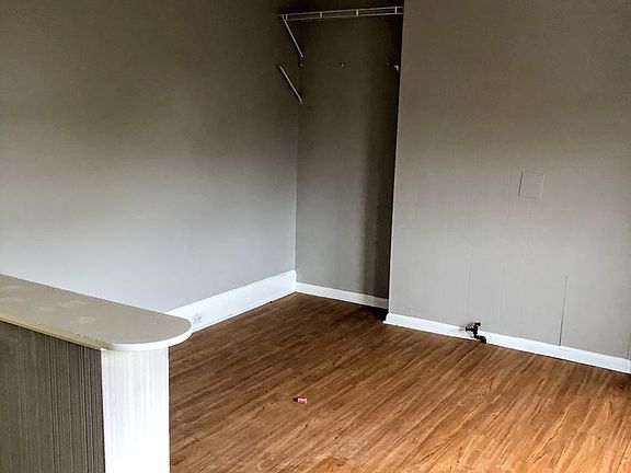 4th image of 3433 Parkview Ave Floor 2