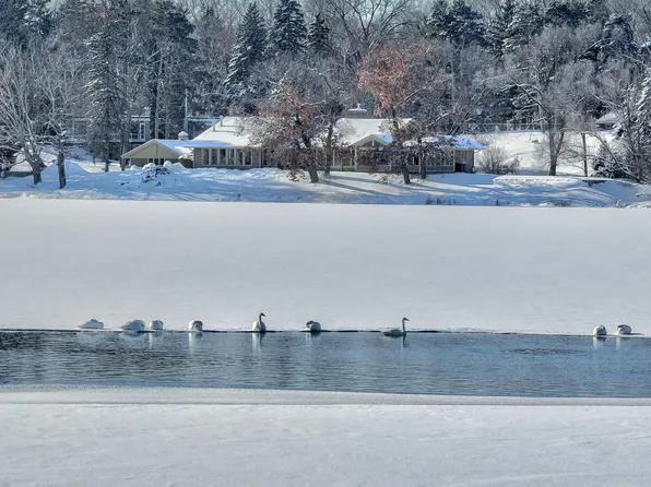 4 W Shore Rd, North Oaks, MN 55127