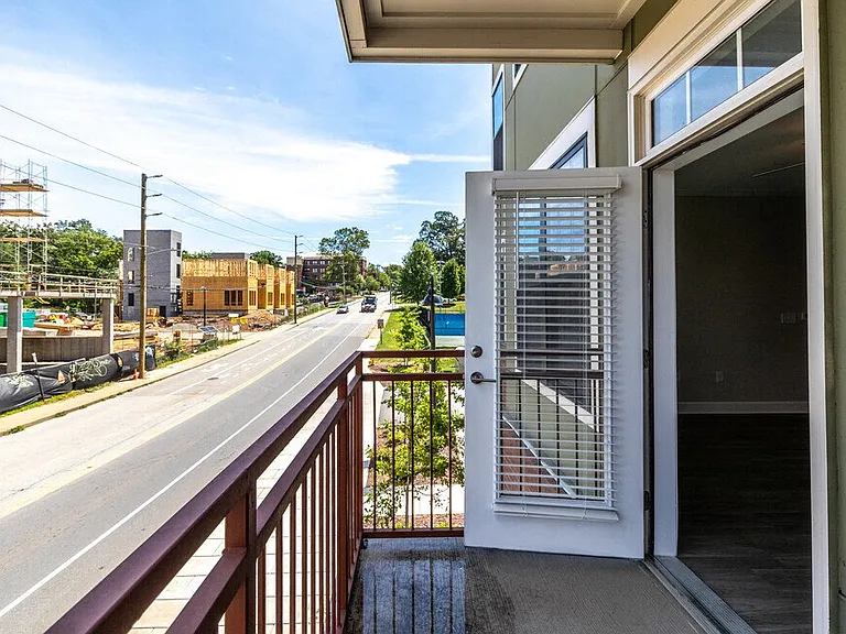360 Hilliard Apartments — Photo 10