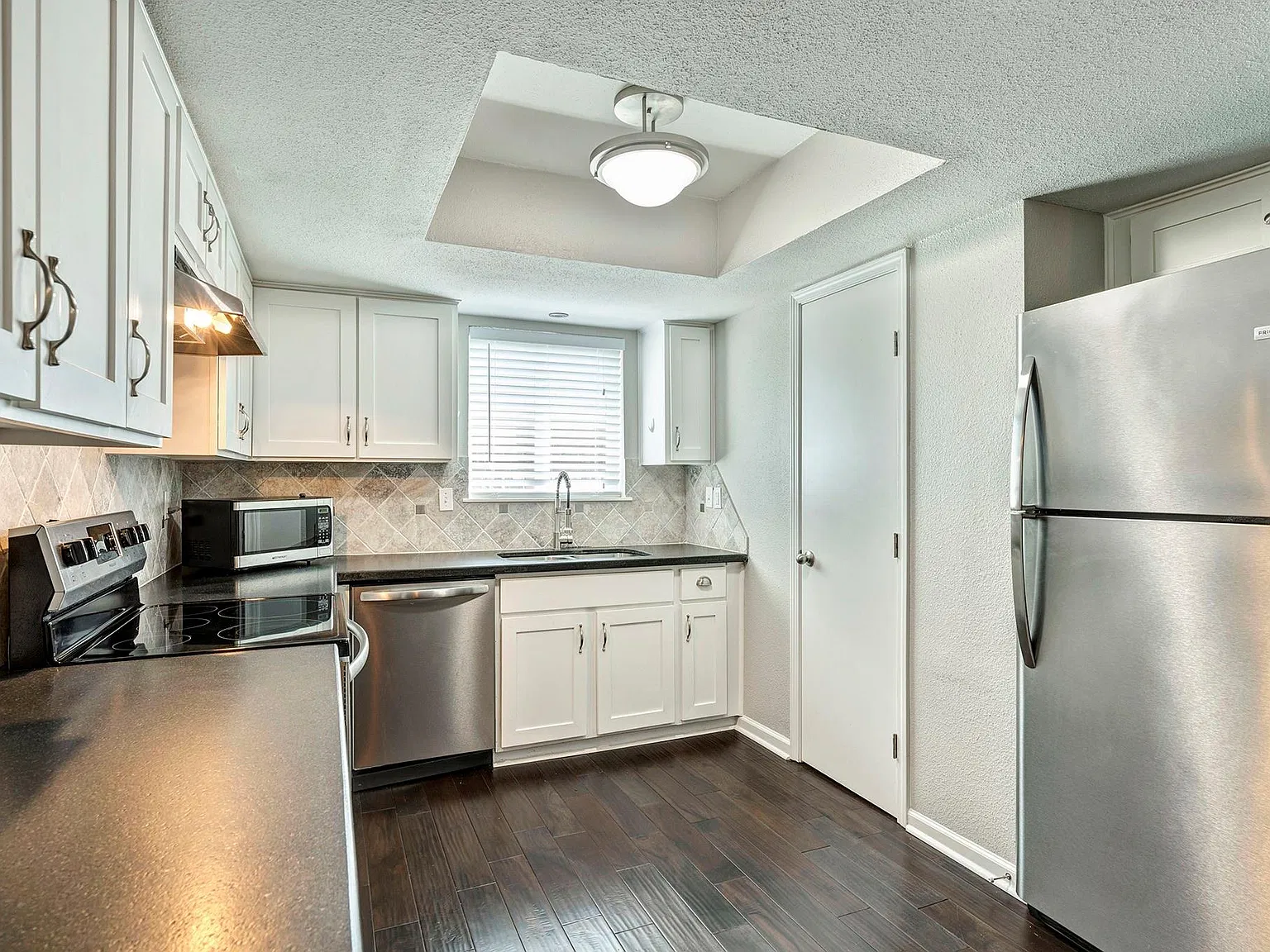 2 bed, 2.5 bath, 1460 sqft, $1,750 — Photo 4