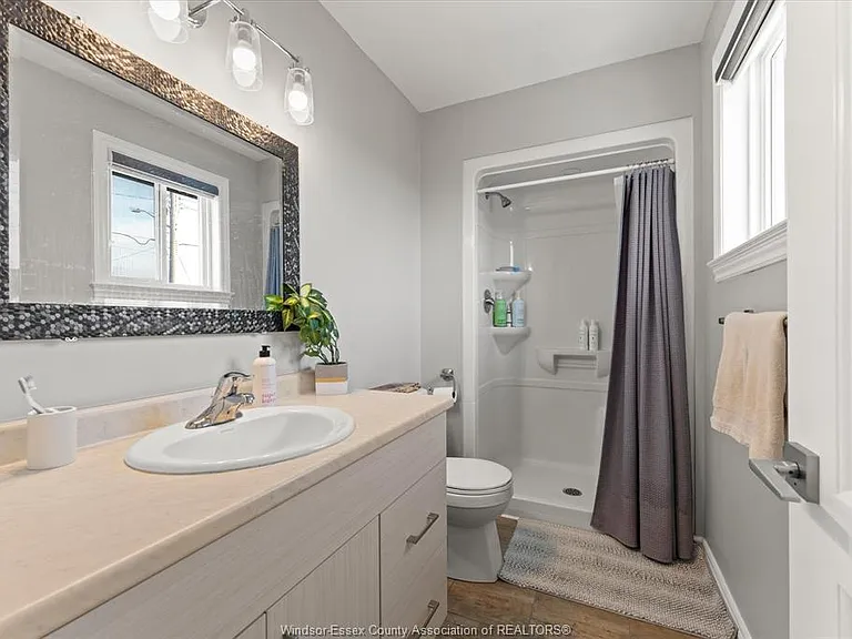 3185 Viola Cres — Photo 12