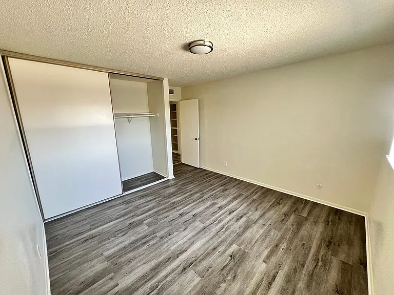 North Park Aparments — Photo 16