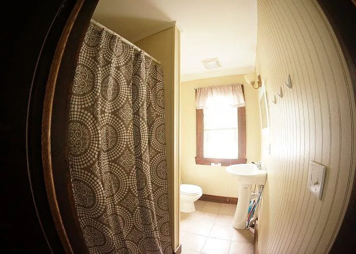 907 Genesee St — Photo 11