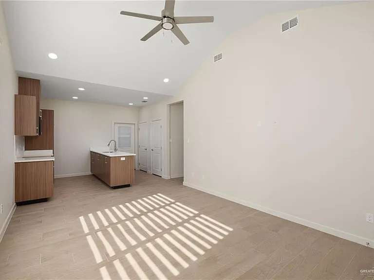3600 Valencia #2 — Photo 3