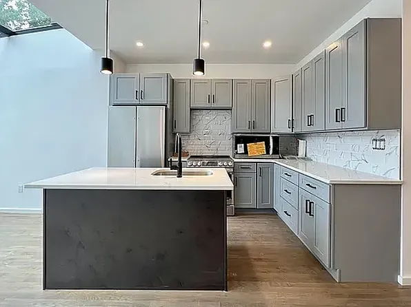 20-01 Steinway Street 2F image 1 of 16
