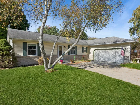 126 Drew Ct NE, Poplar Grove, IL 61065