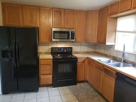 Kitchen with a lot of cabinet space