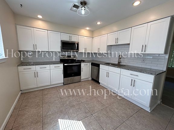 5th image of 2 Northlake Cir