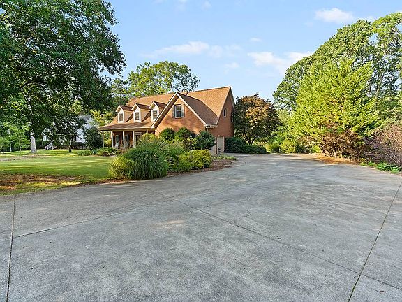 3rd image of 112 Creekside Ct