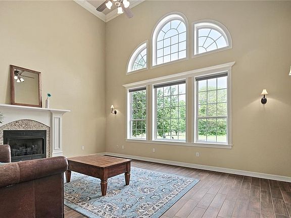 4th image of 2392 Marylane Dr