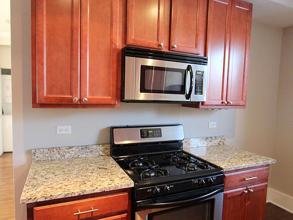 5th image of 3449 N Wolcott Ave