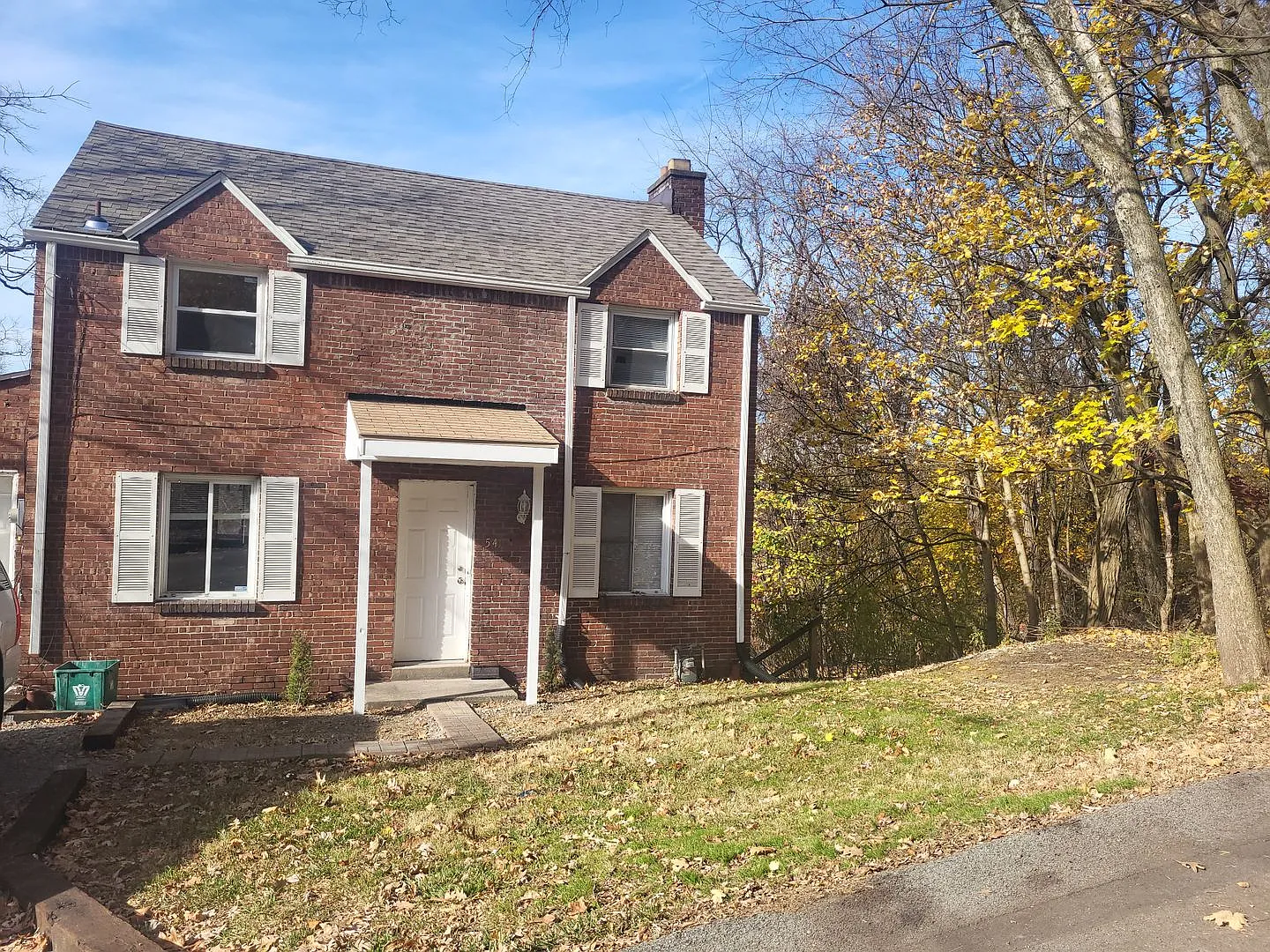 Solid 3 Bed, 1 Bath Home - Quiet Street, Off-Street Parking - Available Now! — Photo 1