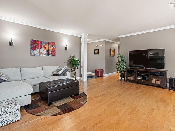 4th image of 58 Longard Dr