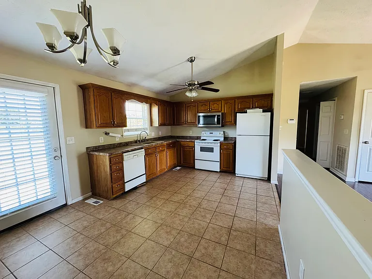 6832 Greenbrook Dr — Photo 6