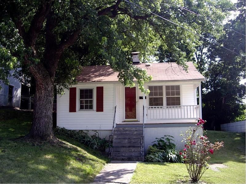 1st image of 407 Highland Ave SE