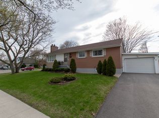 6 Robert Wallace Dr, Kingston, ON K7M1X6