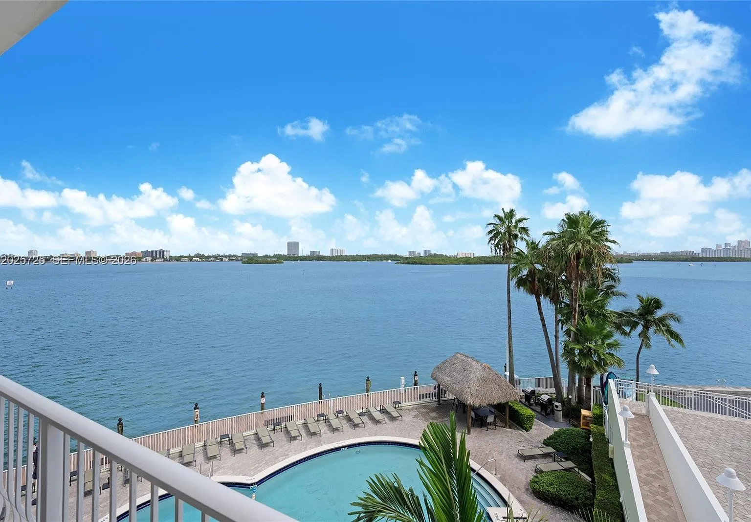 Island Pointe Condo — Photo 2